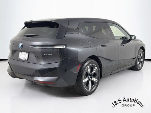 Used 2024 BMW iX xDrive50 w/ Sport Package AWD/4WD image 7
