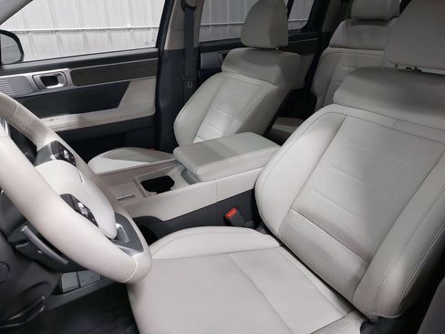 Certified 2025 Hyundai Santa Fe Limited AWD/4WD image 17