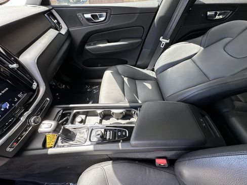 Used 2020 Volvo XC60 T5 Momentum AWD/4WD image 10