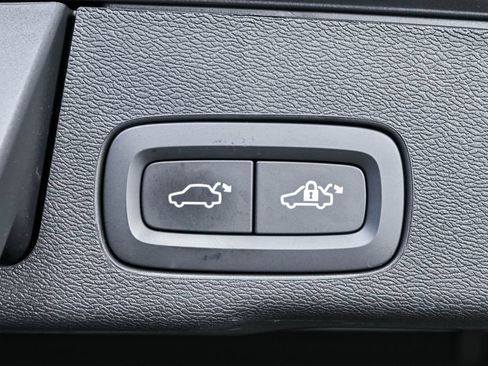 Certified 2024 Volvo XC60 B5 Plus AWD/4WD image 31