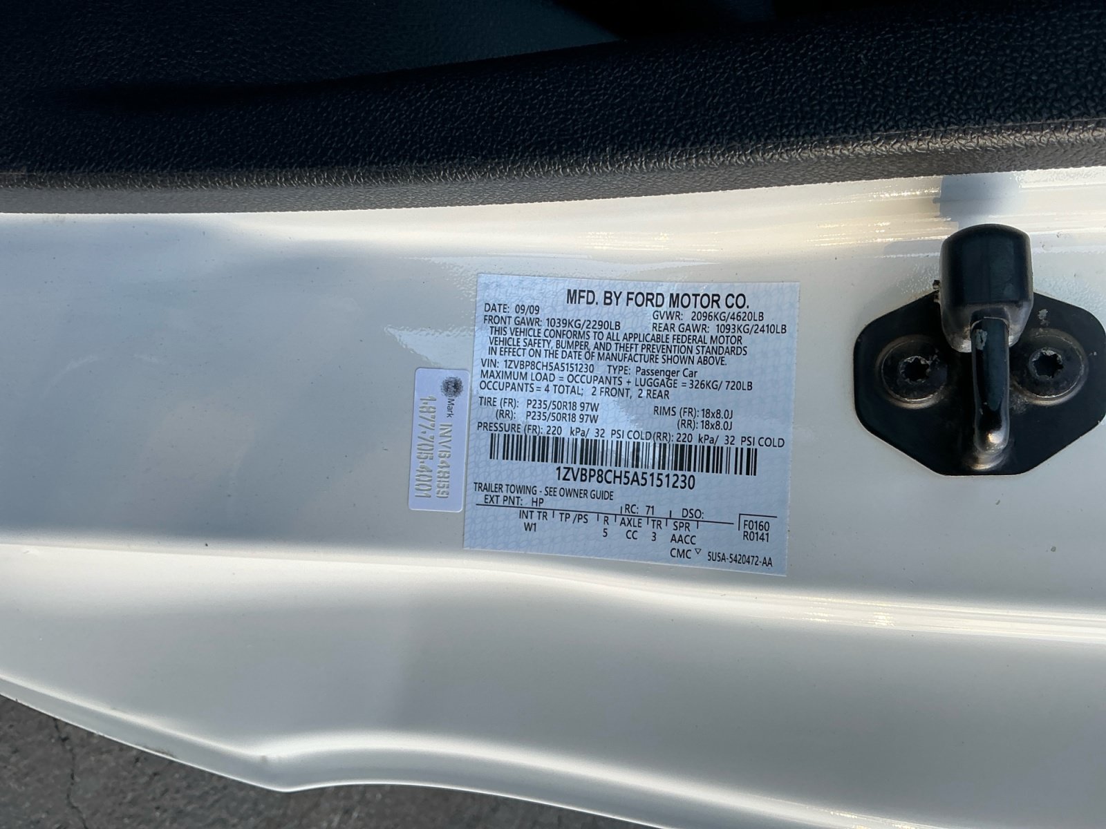 Used 2010 Ford Mustang GT RWD image 27