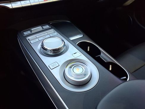 Used 2023 Genesis GV70 2.5T w/ Advanced Package image 29