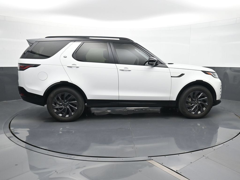 Used 2024 Land Rover Discovery Dynamic SE AWD/4WD image 21