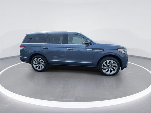 Used 2023 Lincoln Navigator Reserve AWD/4WD image 9