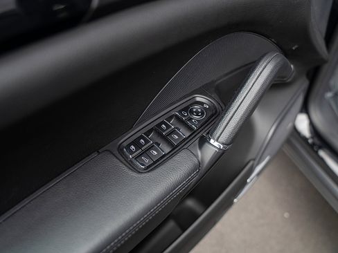 Used 2017 Porsche Cayenne S AWD/4WD image 18