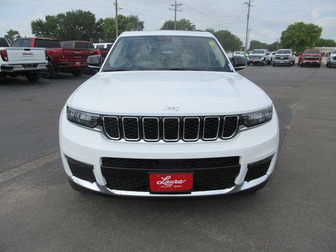 Used 2022 Jeep Grand Cherokee L Limited AWD/4WD image 13