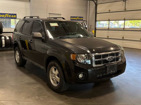 Used 2011 Ford Escape XLT AWD/4WD image 3