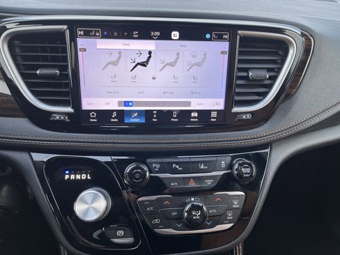 Used 2021 Chrysler Pacifica Pinnacle image 31