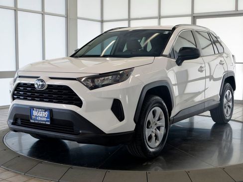 Used 2019 Toyota RAV4 LE FWD image 4