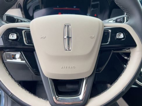 Used 2025 Lincoln Corsair FWD image 17