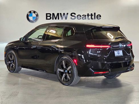 Used 2024 BMW iX xDrive50 w/ Premium Package AWD/4WD image 4