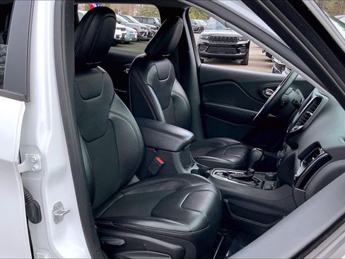 Used 2019 Jeep Cherokee Latitude Plus image 7