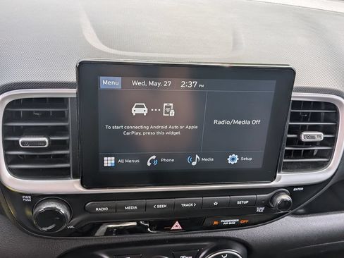 Certified 2024 Hyundai Venue SE FWD image 20