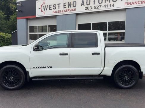 Used 2018 Nissan Titan SV w/ SV Convenience Package AWD/4WD image 8