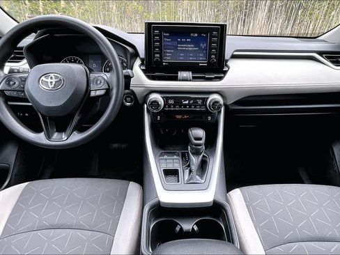 Used 2021 Toyota RAV4 XLE AWD/4WD image 16