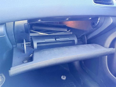 Used 2016 Chrysler 200 Limited image 22