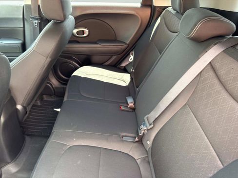 Used 2016 Kia Soul FWD image 14