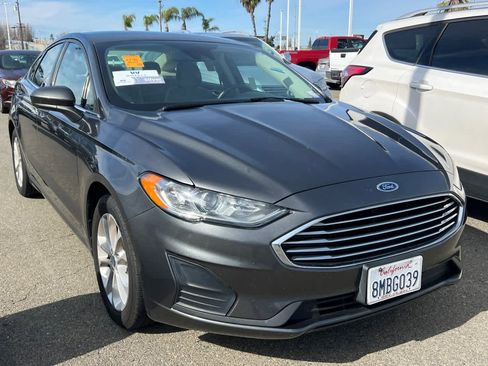 Used 2019 Ford Fusion SE image 3