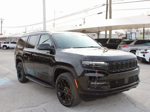 Used 2025 Jeep Wagoneer Series II w/ Premium Group I image 2