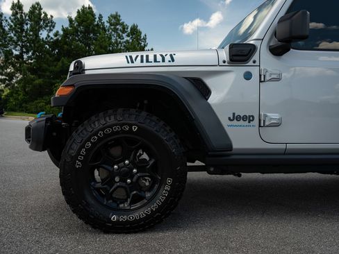 Used 2023 Jeep Wrangler Unlimited w/ Sun & Screen Package AWD/4WD image 4