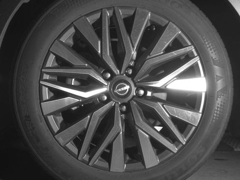 Used 2025 Nissan Altima 2.5 SV FWD image 12