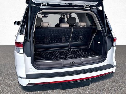 Used 2024 Lincoln Navigator Reserve AWD/4WD image 25