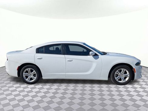 Used 2022 Dodge Charger SXT image 2