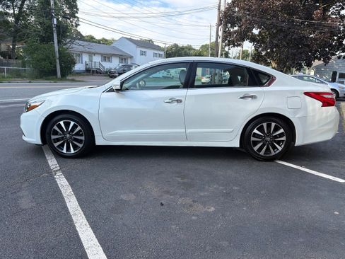 Used 2016 Nissan Altima 2.5 SL w/ 2.5 Technology w/LED Package FWD image 8