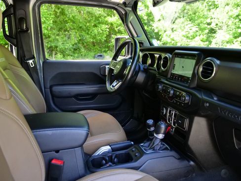 Used 2020 Jeep Wrangler Unlimited Rubicon AWD/4WD image 40