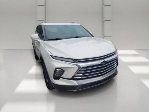 Used 2023 Chevrolet Blazer Premier w/ Driver Confidence II Package FWD image 3