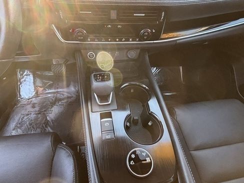 Used 2023 Nissan Rogue SL w/ SL Premium Package image 14