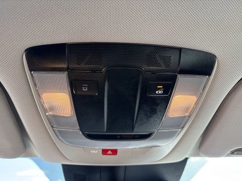 Used 2025 Kia Sorento S image 23