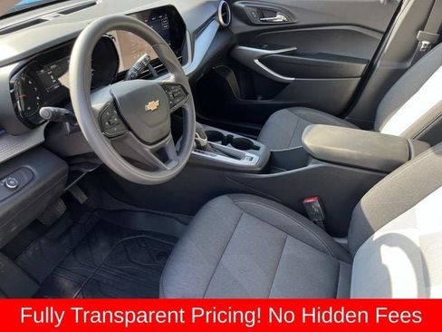 Used 2026 Chevrolet Trax LS w/ LS Convenience Package FWD image 25