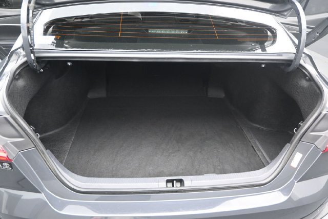 Used 2025 Toyota Camry SE w/ Convenience Package FWD image 13