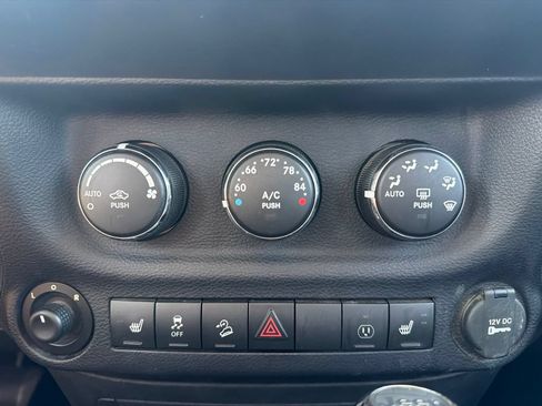 Used 2015 Jeep Wrangler Unlimited Sahara w/ Connectivity Group AWD/4WD image 34