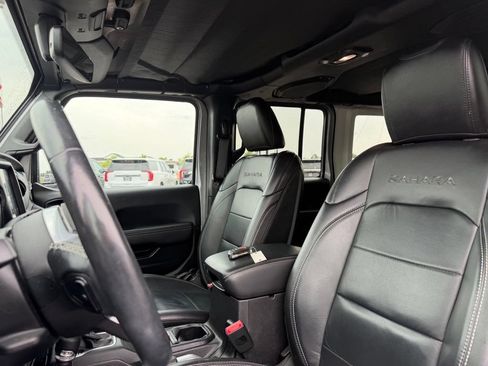 Used 2018 Jeep Wrangler Unlimited Sahara AWD/4WD image 22