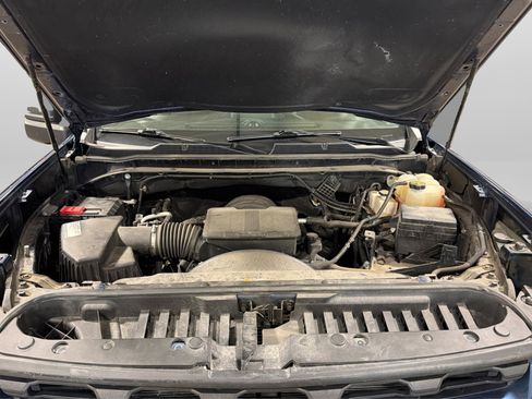 Used 2021 Chevrolet Silverado 2500 Custom w/ Custom Value Package image 11