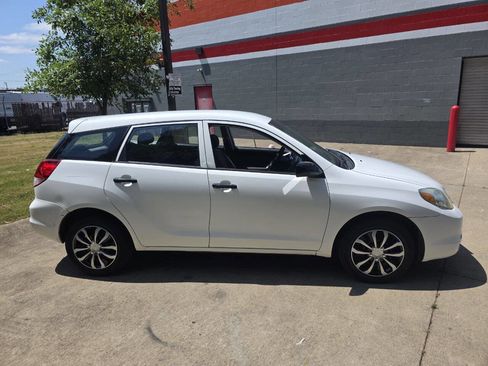 Used 2004 Toyota Matrix image 4
