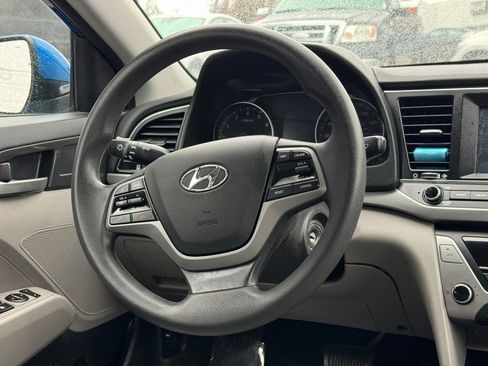 Used 2018 Hyundai Elantra SE w/ SE Connectivity Package 04 image 18