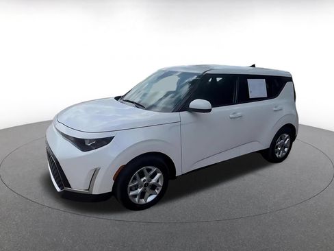 Used 2025 Kia Soul LX w/ LX Technology Package FWD image 8