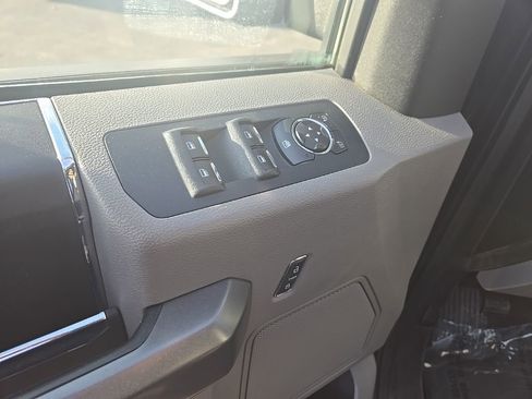 Used 2016 Ford F150 XLT image 10