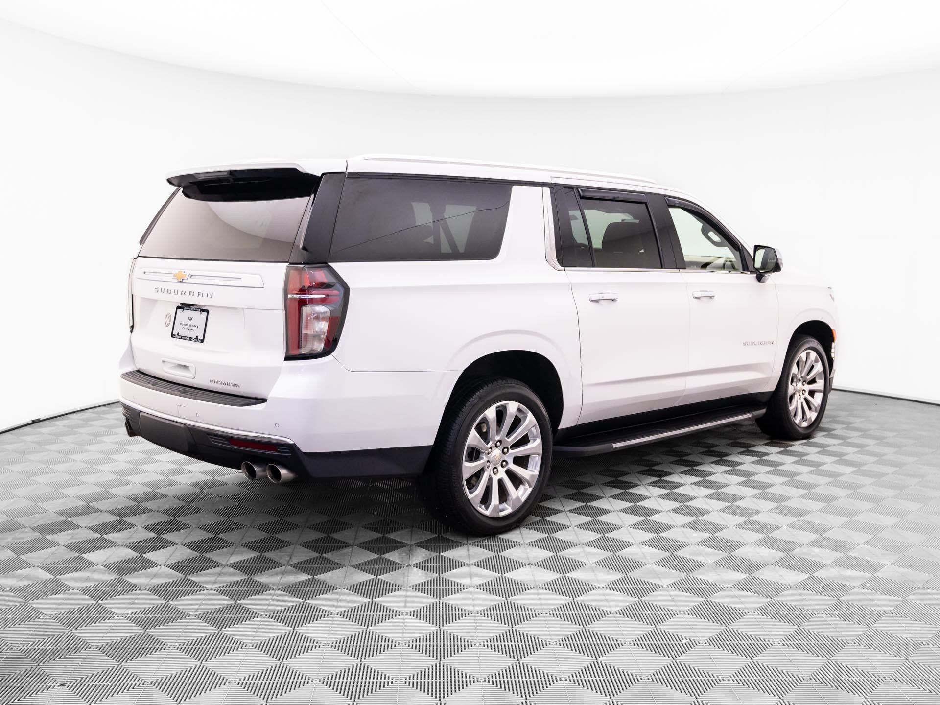 Used 2021 Chevrolet Suburban Premier w/ Premium Package AWD/4WD image 5