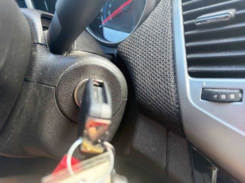 Used 2014 Chevrolet Cruze LT image 27