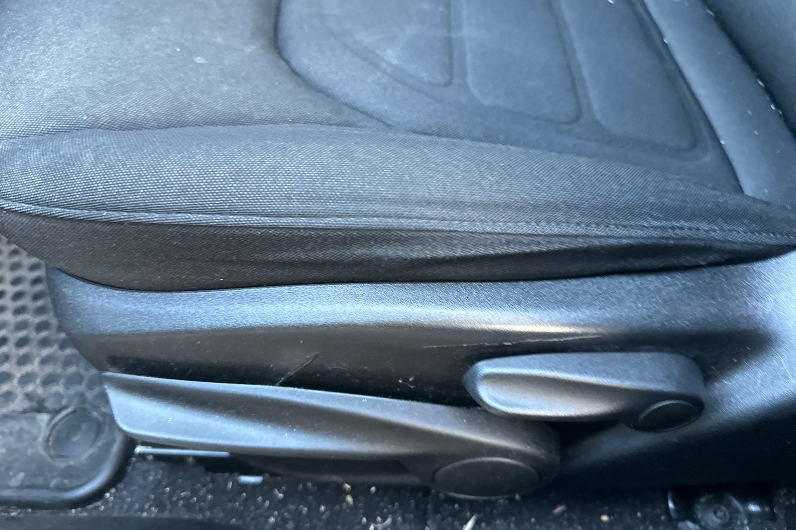 Used 2018 Jeep Renegade Latitude FWD image 13
