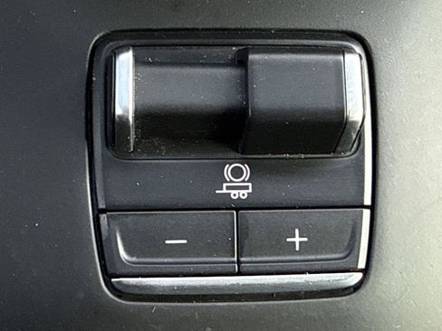 Used 2023 GMC Sierra 1500 AT4 image 25