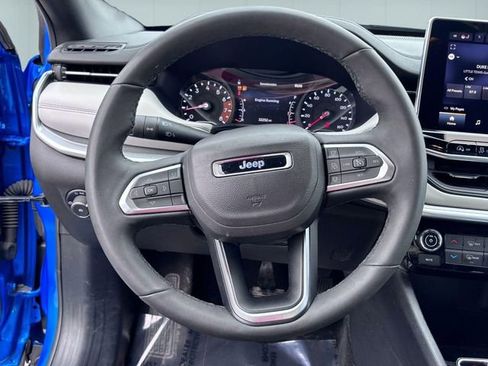 Used 2025 Jeep Compass Limited image 16