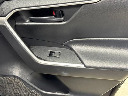 Used 2021 Toyota RAV4 LE FWD image 22