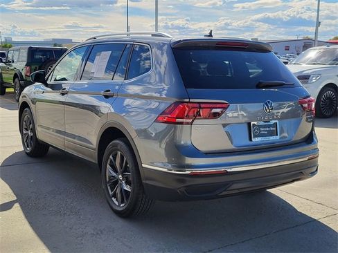 Used 2022 Volkswagen Tiguan SE w/ Panoramic Sunroof Package image 11