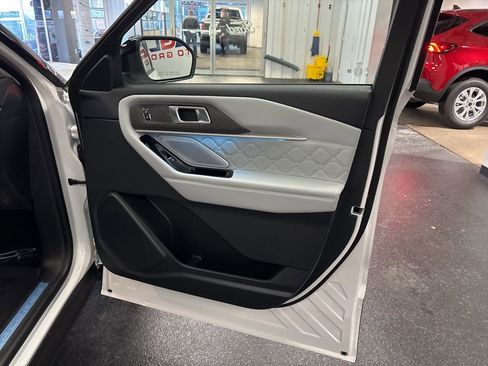 New 2026 Ford Explorer Platinum w/ LUX Leather Package image 31