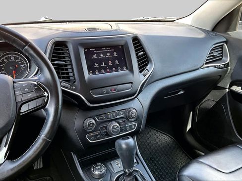 Used 2020 Jeep Cherokee Latitude Plus AWD/4WD image 7
